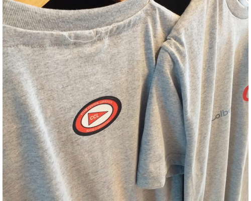 Remera ALGODÓN con escudo
