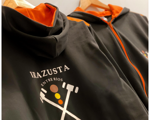 Campera deportiva en ACETATO FRISADO PREMIUM